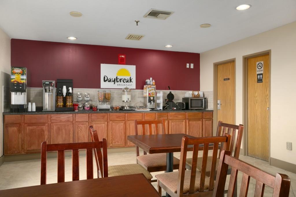 Days Inn By Wyndham Anderson In Restaurant bilde